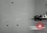 Standbild Bombenangriffe Chosin Reservoir Korea, 1950, aus Sekunde 39 historischem Filmmaterial Videoclip 65675032650