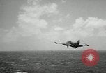 Standbild Bombenangriffe Chosin Reservoir Korea, 1950, aus Sekunde 44 historischem Filmmaterial Videoclip 65675032650