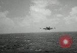 Standbild Bombenangriffe Chosin Reservoir Korea, 1950, aus Sekunde 45 historischem Filmmaterial Videoclip 65675032650