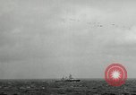 Standbild Bombenangriffe Chosin Reservoir Korea, 1950, aus Sekunde 60 historischem Filmmaterial Videoclip 65675032650