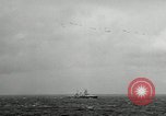 Standbild Bombenangriffe Chosin Reservoir Korea, 1950, aus Sekunde 61 historischem Filmmaterial Videoclip 65675032650
