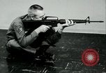 Standbild M-16 Gewehr United States USA, 1967, aus Sekunde 50 historischem Filmmaterial Videoclip 65675032655
