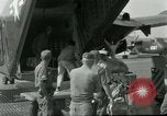 Standbild Caribou Flugzeug Vietnam, 1962, aus Sekunde 16 historischem Filmmaterial Videoclip 65675032661