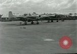 Standbild Caribou Flugzeug Vietnam, 1962, aus Sekunde 24 historischem Filmmaterial Videoclip 65675032661
