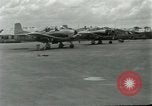 Standbild Caribou Flugzeug Vietnam, 1962, aus Sekunde 25 historischem Filmmaterial Videoclip 65675032661