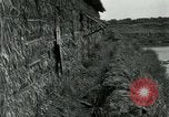 Standbild thatch Hütte Vietnam, 1962, aus Sekunde 11 historischem Filmmaterial Videoclip 65675032664