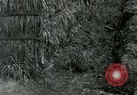 Standbild thatch Hütte Vietnam, 1962, aus Sekunde 23 historischem Filmmaterial Videoclip 65675032664