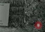 Standbild thatch Hütte Vietnam, 1962, aus Sekunde 25 historischem Filmmaterial Videoclip 65675032664