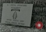 Standbild thatch Hütte Vietnam, 1962, aus Sekunde 29 historischem Filmmaterial Videoclip 65675032664