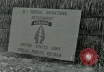 Standbild thatch Hütte Vietnam, 1962, aus Sekunde 34 historischem Filmmaterial Videoclip 65675032664