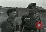 Standbild thatch Hütte Vietnam, 1962, aus Sekunde 56 historischem Filmmaterial Videoclip 65675032664