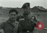 Standbild thatch Hütte Vietnam, 1962, aus Sekunde 61 historischem Filmmaterial Videoclip 65675032664