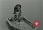 Standbild assault Boot Vietnam, 1962, aus Sekunde 20 historischem Filmmaterial Videoclip 65675032665