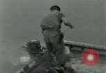 Standbild assault Boot Vietnam, 1962, aus Sekunde 31 historischem Filmmaterial Videoclip 65675032665