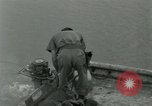 Standbild assault Boot Vietnam, 1962, aus Sekunde 37 historischem Filmmaterial Videoclip 65675032665