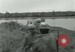 Standbild assault Boot Vietnam, 1962, aus Sekunde 44 historischem Filmmaterial Videoclip 65675032665