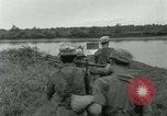 Standbild assault Boot Vietnam, 1962, aus Sekunde 45 historischem Filmmaterial Videoclip 65675032665
