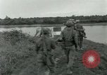 Standbild assault Boot Vietnam, 1962, aus Sekunde 49 historischem Filmmaterial Videoclip 65675032665
