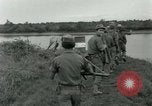Standbild assault Boot Vietnam, 1962, aus Sekunde 53 historischem Filmmaterial Videoclip 65675032665