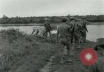 Standbild assault Boot Vietnam, 1962, aus Sekunde 56 historischem Filmmaterial Videoclip 65675032665