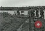 Standbild assault Boot Vietnam, 1962, aus Sekunde 58 historischem Filmmaterial Videoclip 65675032665