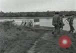 Standbild assault Boot Vietnam, 1962, aus Sekunde 62 historischem Filmmaterial Videoclip 65675032665