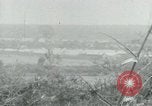 Immagine di Il Viet Cong impostazione di mitragliatrice e immettendo le gallerie nella giungla Il Vietnam, 1965, secondo 14 filmato di repertorio 65675032691