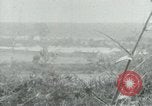 Immagine di Il Viet Cong impostazione di mitragliatrice e immettendo le gallerie nella giungla Il Vietnam, 1965, secondo 16 filmato di repertorio 65675032691