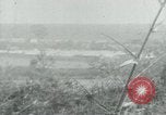 Immagine di Il Viet Cong impostazione di mitragliatrice e immettendo le gallerie nella giungla Il Vietnam, 1965, secondo 17 filmato di repertorio 65675032691