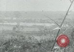 Immagine di Il Viet Cong impostazione di mitragliatrice e immettendo le gallerie nella giungla Il Vietnam, 1965, secondo 18 filmato di repertorio 65675032691