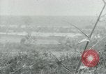 Immagine di Il Viet Cong impostazione di mitragliatrice e immettendo le gallerie nella giungla Il Vietnam, 1965, secondo 19 filmato di repertorio 65675032691