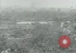 Immagine di Il Viet Cong impostazione di mitragliatrice e immettendo le gallerie nella giungla Il Vietnam, 1965, secondo 21 filmato di repertorio 65675032691