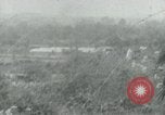 Immagine di Il Viet Cong impostazione di mitragliatrice e immettendo le gallerie nella giungla Il Vietnam, 1965, secondo 26 filmato di repertorio 65675032691