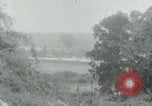 Immagine di Il Viet Cong impostazione di mitragliatrice e immettendo le gallerie nella giungla Il Vietnam, 1965, secondo 31 filmato di repertorio 65675032691