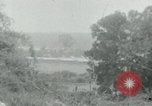 Immagine di Il Viet Cong impostazione di mitragliatrice e immettendo le gallerie nella giungla Il Vietnam, 1965, secondo 33 filmato di repertorio 65675032691
