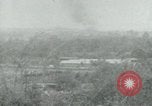 Immagine di Il Viet Cong impostazione di mitragliatrice e immettendo le gallerie nella giungla Il Vietnam, 1965, secondo 37 filmato di repertorio 65675032691