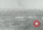 Immagine di Il Viet Cong impostazione di mitragliatrice e immettendo le gallerie nella giungla Il Vietnam, 1965, secondo 43 filmato di repertorio 65675032691