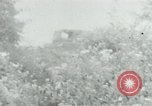 Immagine di Il Viet Cong impostazione di mitragliatrice e immettendo le gallerie nella giungla Il Vietnam, 1965, secondo 55 filmato di repertorio 65675032691