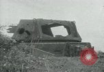 Immagine di Il Viet Cong impostazione di mitragliatrice e immettendo le gallerie nella giungla Il Vietnam, 1965, secondo 60 filmato di repertorio 65675032691