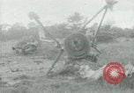 Immagine di Il Viet Cong impostazione di mitragliatrice e immettendo le gallerie nella giungla Il Vietnam, 1965, secondo 62 filmato di repertorio 65675032691