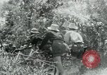 Immagine di Il Viet Cong spostando le forniture nelle giungle sulle biciclette Il Vietnam, 1967, secondo 20 filmato di repertorio 65675032692