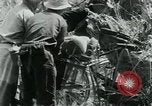 Immagine di Il Viet Cong spostando le forniture nelle giungle sulle biciclette Il Vietnam, 1967, secondo 40 filmato di repertorio 65675032692