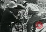 Immagine di Il Viet Cong spostando le forniture nelle giungle sulle biciclette Il Vietnam, 1967, secondo 50 filmato di repertorio 65675032692