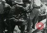 Immagine di Il Viet Cong spostando le forniture nelle giungle sulle biciclette Il Vietnam, 1967, secondo 53 filmato di repertorio 65675032692