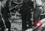 Immagine di Il Viet Cong spostando le forniture nelle giungle sulle biciclette Il Vietnam, 1967, secondo 55 filmato di repertorio 65675032692