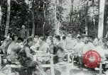Immagine di Il Viet Cong incontro politico alla base nella giungla Il Vietnam, 1965, secondo 3 filmato di repertorio 65675032693