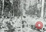 Immagine di Il Viet Cong incontro politico alla base nella giungla Il Vietnam, 1965, secondo 6 filmato di repertorio 65675032693