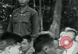 Immagine di Il Viet Cong incontro politico alla base nella giungla Il Vietnam, 1965, secondo 12 filmato di repertorio 65675032693