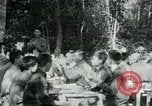 Immagine di Il Viet Cong incontro politico alla base nella giungla Il Vietnam, 1965, secondo 16 filmato di repertorio 65675032693