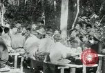 Immagine di Il Viet Cong incontro politico alla base nella giungla Il Vietnam, 1965, secondo 20 filmato di repertorio 65675032693
